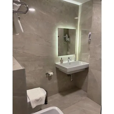 Otel Light 3*