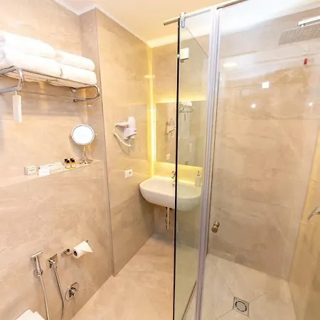 Otel Light Yzberishti