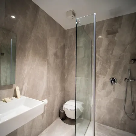 Light Hotel Yzberishti